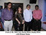 Talat Aziz, Zarine Khan, Sanjay Khan with Hemant Tantia at a musical tribute to Sachin Tendulkar by Hemant Tantia in Mumbai on 24th April 2012.jpg